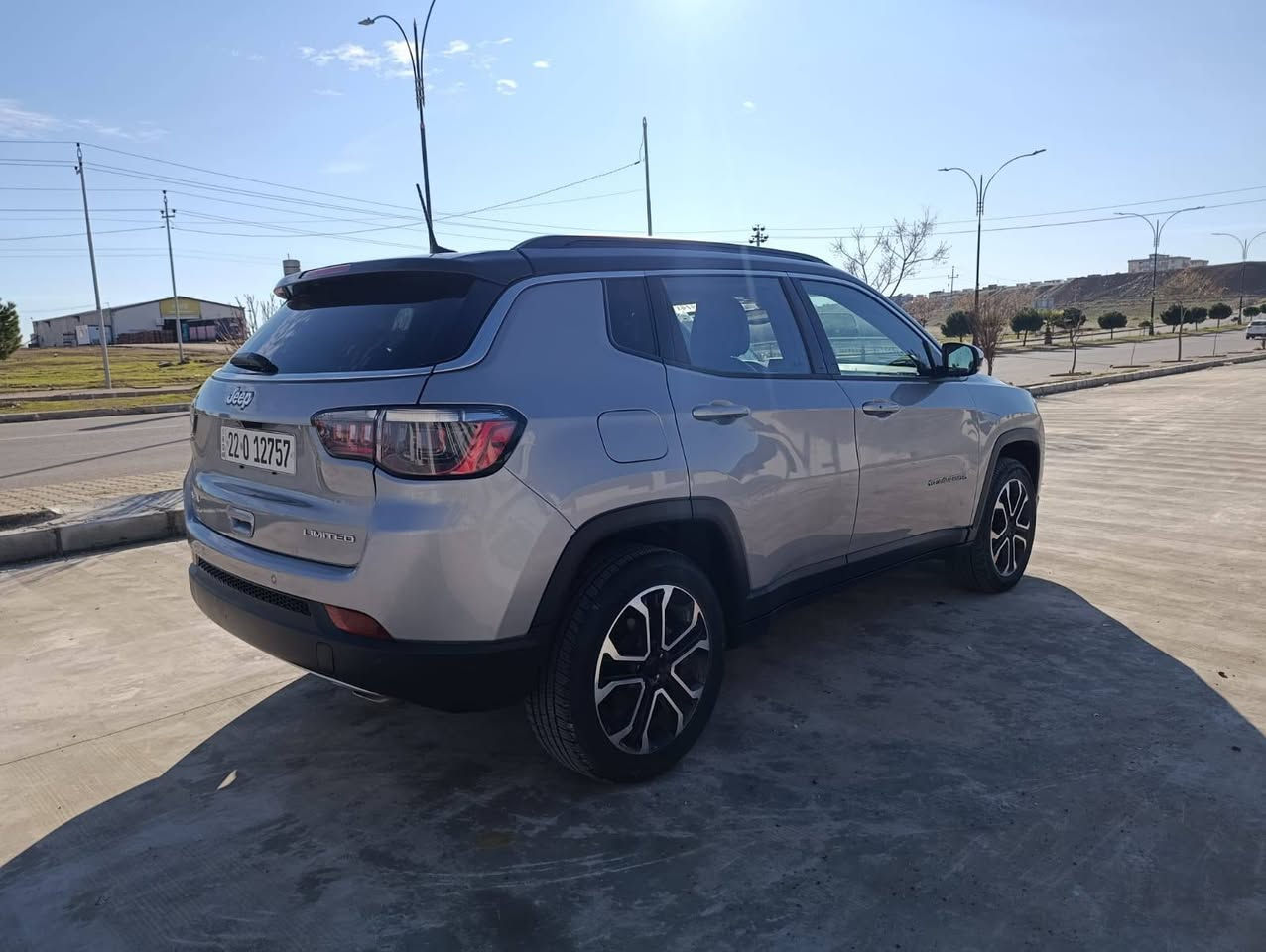 جيب كومباس limited 
موديل 2023
لون سلفر سقف اسود بلادي
ماشيه 60 الف ميل 
سعر 170 ورقه مرقم اربيل جاهز
حادث سيارة/ بدون صبغ مكفوله 👍
فقط شبرين دعاميه امامي صبغ/الباقي مكفول✋

صور حادث مرفق مع صور السيارة

بدون تعديل و شخوط و ملاحظات 🫰
حجم محرك 2.0 تيربو / 4 سلندر
كافه الايربكات سليمه 100 💯 بلادي ماطاك

مواصفات فول limited 1/1
بصمه+شغال عن بعد
فور ويل 4×4
كشن جلد +كهرب + هيتر
استيرن هيتر 
تبريد قطعتين
سقف اسود بلادي
تحكمات فول 
قيادة ذاتيه
تحديد مسار 
رادار امامي و خلفي و جانب 
شاشه ايباد كبير
بريك بصمه
كامره خلفيه
ويل كب كروم بلادي
بعد بيها اهواي مواصفات
سيارة على وضع الشركه كله بلادي حتى دعاميه 
راديترات و حجر بيئه  و رادار و لايتات كله بلادي شركه
سيارة باربيل /شركة نور البصرة موجودة 
شراي يتصل👇
*********** واتساب متوفر
*********** واتساب متوفر
