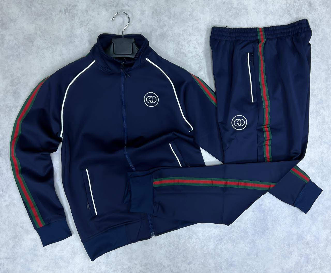 تراكات رجالية متوفرة 
علما الصورة حقيقية 😇
قياسات متوفرة 
التواصل عبر الواتس 
*********** توصيل بغداد والمحافظات 🚕🚕🚕❤️
