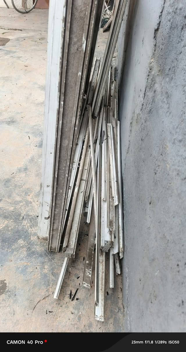 جامخانة   و3 ارفوف للبيع ***********
