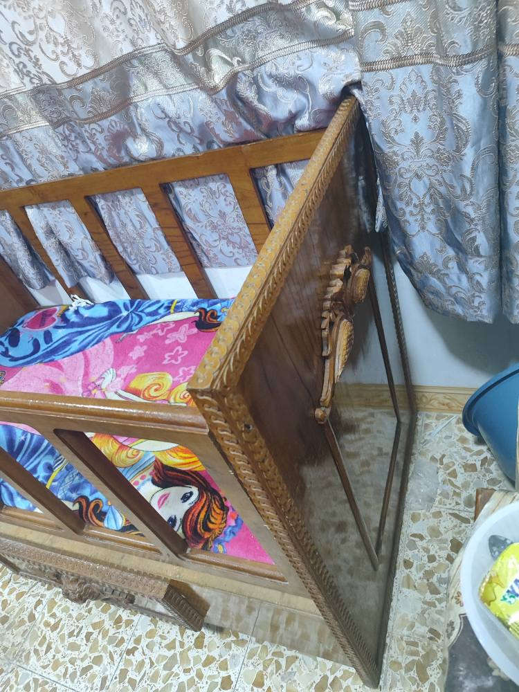 السلام عليكم ورحمة الله وبركاته تخت أطفال مع الدوشك للبيع يرهم إلى عمر 5 سنوات جديد ونضيف جدا شغل عراقي السعر 90 الف وبي مجال قليل
مكاني حي الميثاق
***********
*********** موصل, نينوى
