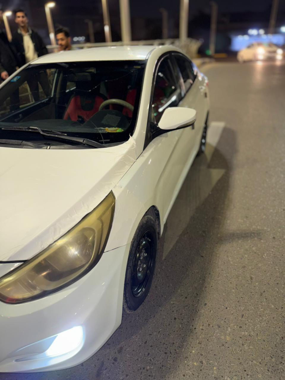 سيارة اكسنت مديل 2017وارد خليجي رقم مثنى لسياره بأسمي تحويل ثاني يوم حره  سنوية لل30 ، الضرر المدكر الخلفي وملاحظات كذالك ،سونار الفحص موجود المكان البصرة العشار ،***********
