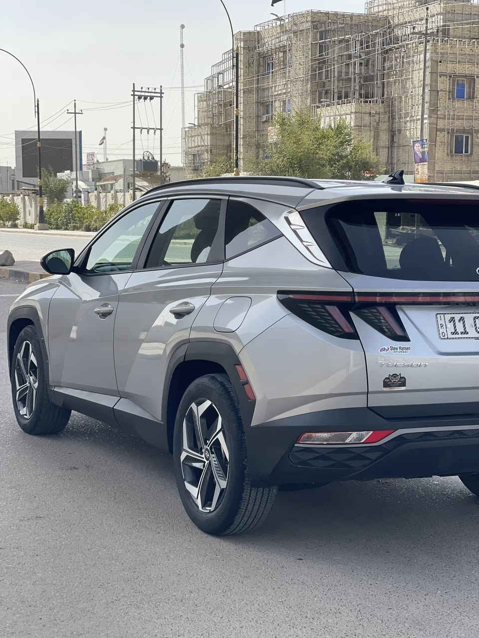 توسان 2023 امريكي بانزين 
فـول مواصفات   1/1
حادثها بارد بالجاملغ وبارد بالبنيد فقط بدون دواخل 
فتحة سقف 
رقم بغداد انكليزي باسمي تحويل مباشر 
محرك 2500 cc
بصمة   
تشغيل عن بعد
تحديد مسار
سايد بريك كهرباء  
كرسي سايق كهرباء
اوتو هولد
كاميرا خلفية دوارة
بك لايتLED 
انارة ترحيب
نقطة نزول منحدرات
نظام مانع تزحلق 
‏ABS
شاحن موبايل واير ليس  
اشاير بالمري 
مخرج AUX + USB
‏BLUETOOTH
 أبل كار بلي 
مخرج منفذ الطاقة عدد 2 
3 انظمه قياده 
ماشيه 44 الف قابل للزياده
السعر 198$ بيها مجال بسيط 
مكان السياره بابل - شارع 40

***********
