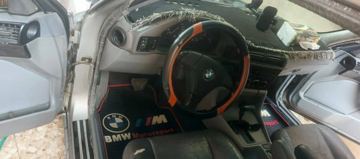 للبيع BMW 525i موديل 1990
اللهم صلي على محمد وآل محمد 🌺 
وينها جنايه BMW 525i
مكفولة من الضربة
صبغ جماليه 
كير ومحرك على الشرط
حدادية 70% أمامي
بيها سستم صوت
تبريد فول 
دواخل نضيفه 
كهربائيات كلها شغاله 
على شرط اذا السرعه مو 
240 سياره مرجوعه 
وترا الصور مخربه سياره الله يشهد 
السعر 66 
تريد تحويل تريد وكاله 
مكانها نجف 
لا يتصل إلا الجاد

***********
