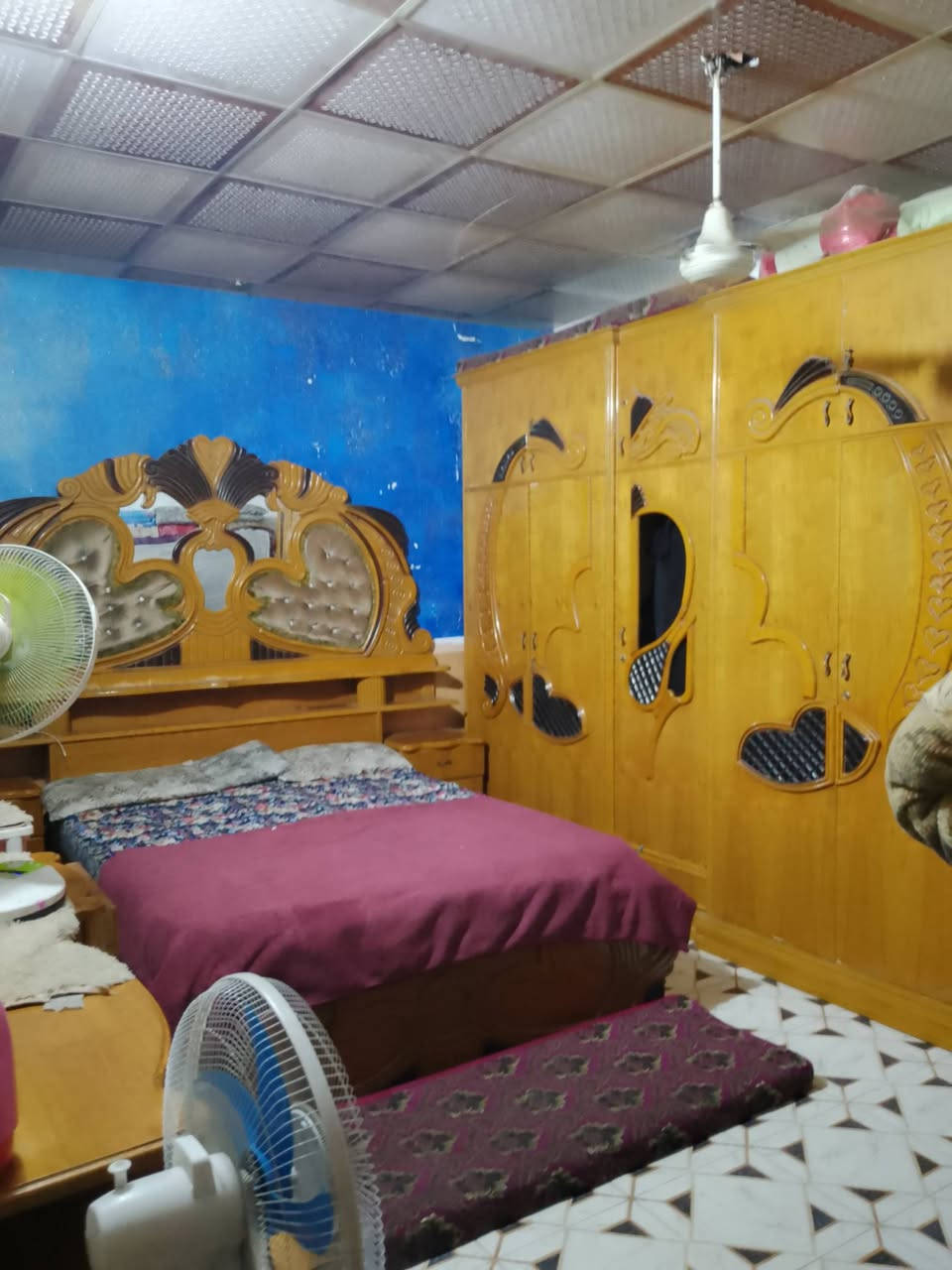 للبيع مساحه 120م مسجل بلبلديه ومرقم قريب علشارع 
يتكون من غرفه وصاله واستقبال ومطبخ وصحيات داخله وخارجيه ومكشوفه درج تشاريف بيتونه السطح مطبك فرشي ارضيه بورسلين مع بورك بناء ابلوك تجعيب طابوك السكف عكاده شيلمان العنوان شارع المطار الجديد لشارع المجاور أسواق فدك قرب سكلة السعر 28بي مجال قليل جدا للستفسار اتصل ***********مكتب بركات الصدرين للعقار شارع الحوزه
