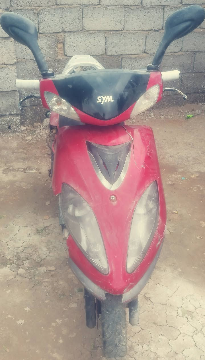 السلام عليكم دراجه سيام للبيع سرعه 140 قبل فترئ نكلبت بيها دراجه مابيها شي بس عوزها ترتيب شويه سعرها 400 وبيها مجال ***********
