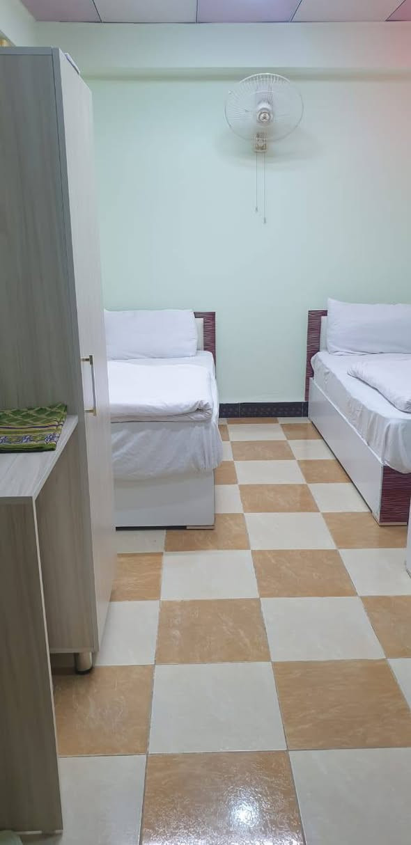🏨 فندق الميقات السياحي

إذا تبحث عن الراحة والنظافة أثناء زيارتك للنجف الأشرف، فندق النجم الذهبي يرحب بيكم بكل سرور.

📍 الموقع: شارع المدينه ويبعد عن الامام 8 دقايق مشي

نوفر غرفًا:
🛏️ ثنائية
🛏️ ثلاثية
🛏️ رباعية

جميع الغرف:
❄️ مكيفة بالكامل
📶 مزودة بخدمة إنترنت (Wi-Fi)
🚿 تحتوي على صحيات (WC) خاصة
✨ نظيفة ومريحة، ومناسبة للعوائل والزائرين الكرام.

أهلاً وسهلاً بكم، ونسعد بخدمتكم ونتمنى لكم إقامة مريحة ومميزة في فندق الميقات السياحي 
للتواصل والاستفسار عبر الاتصال او وتساب ..***********
