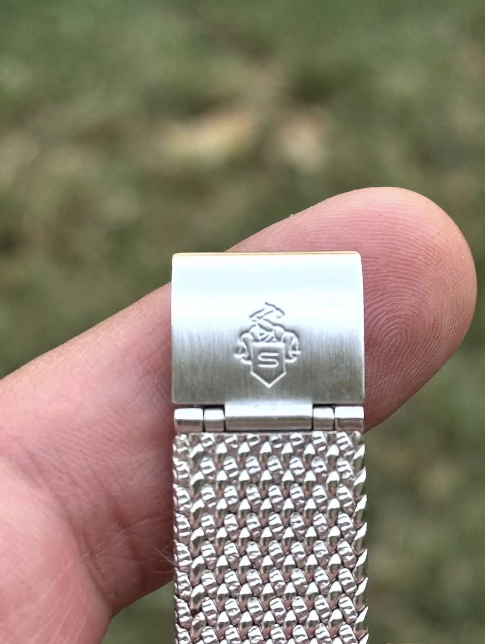 SANDOZ +
.Sandoz Quartz watch 217743 / case no.005, Swiss Made
ساعة ساندوز فينتج سويسري اصلي ونادر من الثمانينات مطرز ب5 حبات الماس. مخزن غير مستخدم
Swiss Made +
رقم الموديل: 217743
رقم العنصر: 005
التشغيل: كوارتز "
الماده: فولاذ مقاوم للصدأ
اللون: فضي
المينا: ابيض مطرز 5 حبات الماس
القطر: 31 ملم
الزجاج: كريستال ياقوتي طارد للخدوش
مقاوم للماء
النظافه: 100% مخزن
كل عناصر الساعه اصليه غير مستبدله بحاله ممتازه


**إذا كنت صاحب هذا الإعلان وتريد حذفه لأي سبب، رجاءا أرسل رسالة إلى الدعم الفني**