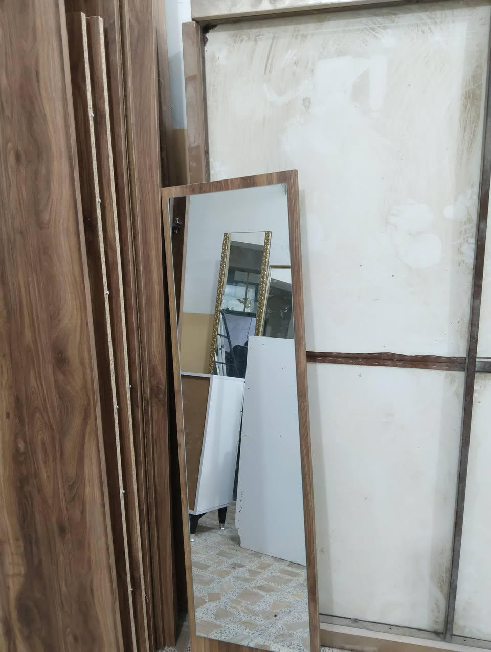 غرفة تركيه نضيفه كلش 10قطع وسرير مخزن وكنتور ضخم طول 4 متر وبيه كنتور إضافي ماطفل وصبغ حراري كنتور ابواب وخشب ثقيل السعر 775 وبيها مجال اتصل علا الرقم/***********/***********/ مكان فلوجه
