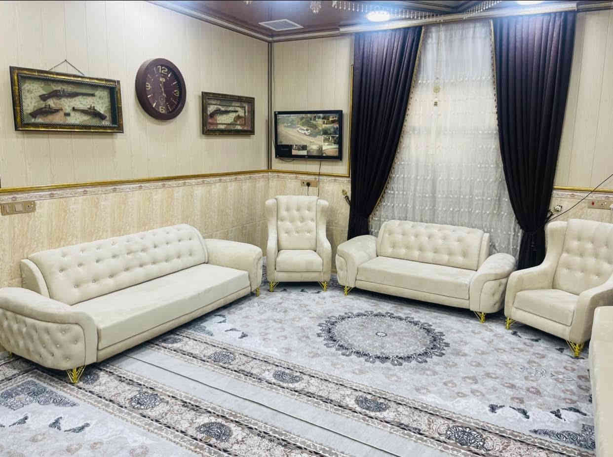 ئـــامادەیــن بــۆ گــۆڕیــنـی بــەرگــی قــەنەفـەکــانتــان ⏳
ئــەمەی ئــەیبینـن  هــەمووی قــەنــەفەی شکاو کۆنە 🫸🏻
 وای لێهــاتووە چیتـر پێویستــ نــاکات قـەنەفەکــەت فڕێ بدەیت لای ێمە  قەنەفە کۆنەکەت نوێ بــکەوە ⏳💣
هــەڵبژاردنــی بــەرگــ بــە خــواستــی خــۆتانە✌🏻📸
  سعــرەکــانــمان هەمــووی داشکــانی تایبــەتــمــان کردووە👱🏻‍♂️
  پــەلە بکــەو قەنەفــە کــۆنەکەت  بێنەو نوێ ببــەوە🫥🤍 
 ێـمــە لــە کــەلــارین و کــەلار بە کــارە جــوانـەکـانـمام ئەڕازێنینەوە✌🏻😁
پــەلە بکـەو پەیوەندی بــکە
دەتـــوانن تــەنــهــا رەســـمی  قــەنەفەکــانتان بنێرن
بــۆ واتسئاپــ یــان ڤایبەر یــان پەیج
***********
***********
