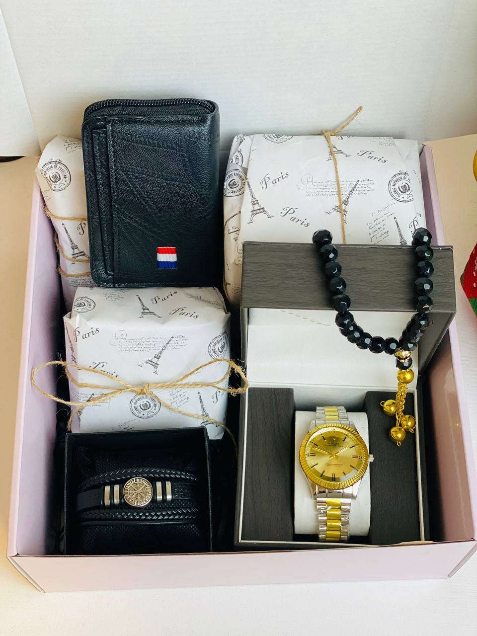 "🎀🔔 هدايا راس عيد الحب 🎁🎁

🎁 بوكس الحب وجمالة 🎁🎁

بوكس + قش + تغليف + شريط

بكج ساعة رولكس + سبحة ⚪
محفظة تحتوي على 4 جيوب⚪
بكج سوار فخم ⚪

😘 كارت العبارة حسب طلب ك/ج 😱

🚘يوجد خدمة توصيل لجميع محافظات العراق ٤ الاف🚘


**إذا كنت صاحب هذا الإعلان وتريد حذفه لأي سبب، رجاءا أرسل رسالة إلى الدعم الفني**