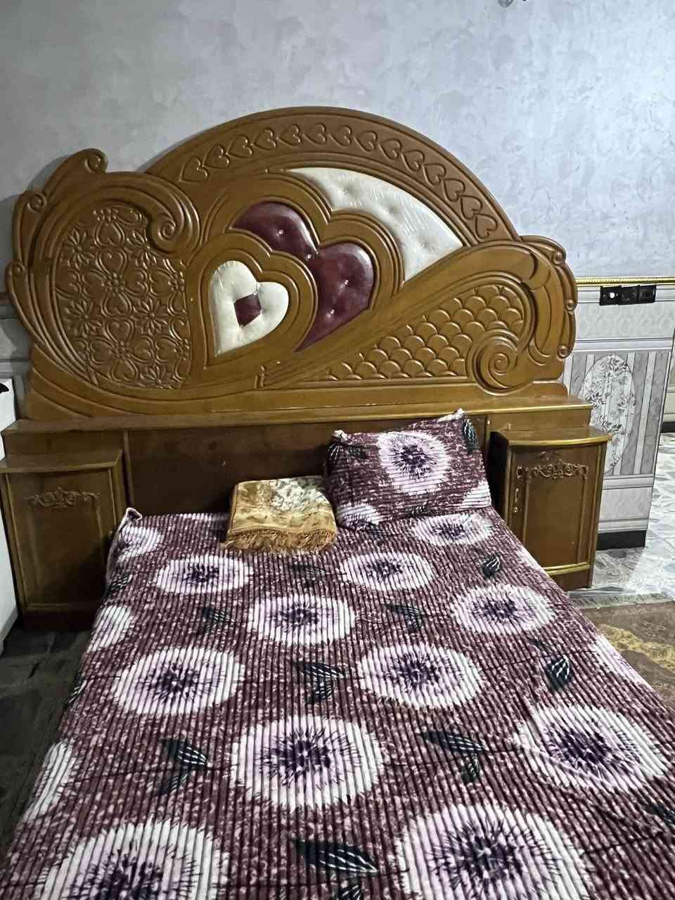 السلام عليكم تصفية غراض / غرفتين اخشاب كاملات + كنتور اضافي  و2 ملحق  + 4 سبالت 2 طن كلهن شغالات 
  المكان البلديات


**إذا كنت صاحب هذا الإعلان وتريد حذفه لأي سبب، رجاءا أرسل رسالة إلى الدعم الفني**