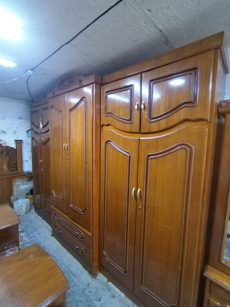 غرفه النوم للبيع تزكام كله صاج وجهين ٧٠٠ وبيه مجال ***********
