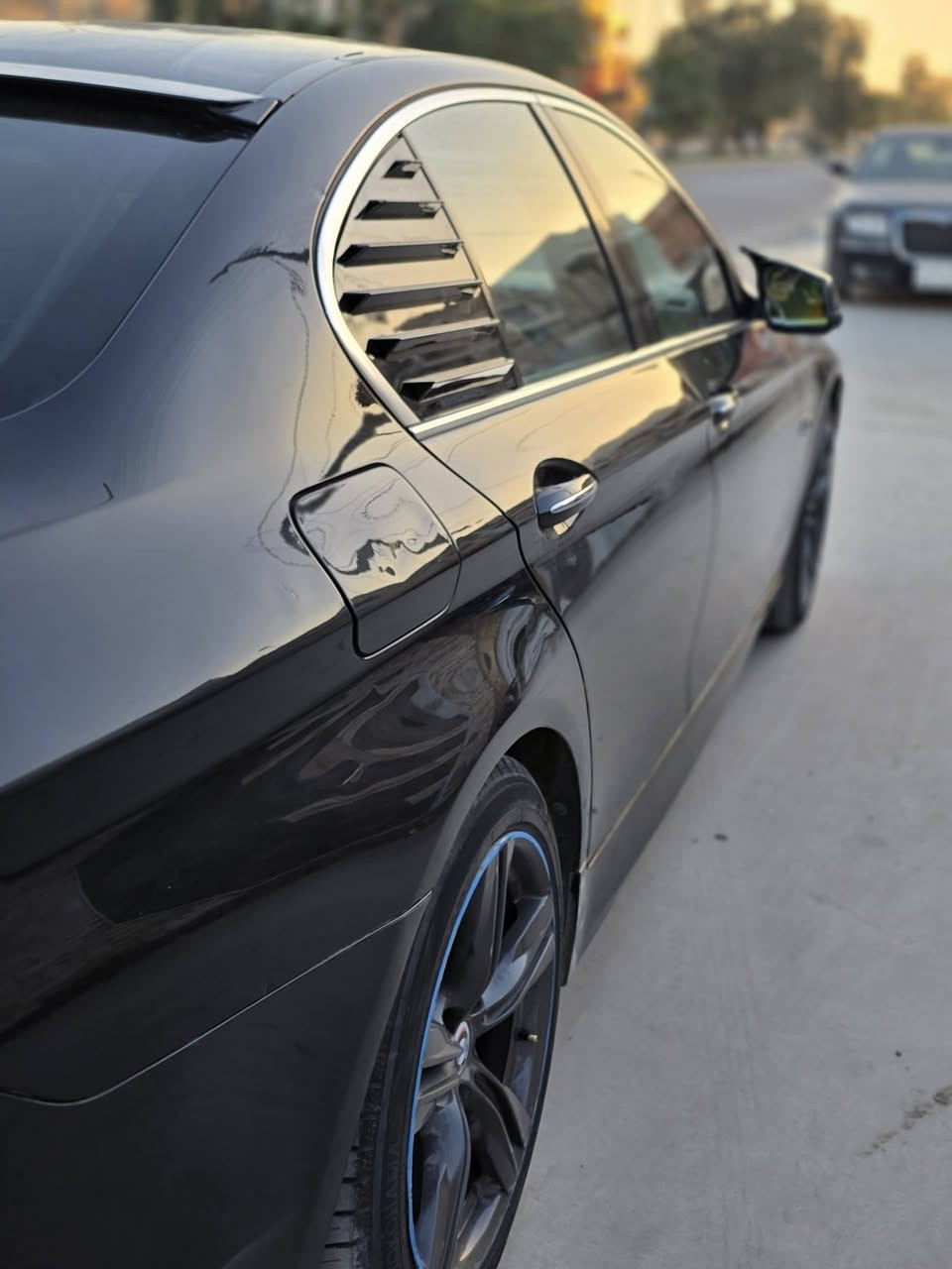 السلام عليكم.
BMW F10 2011 محدثة
530i نوزل قصير N52 
6سلندر تنفس طبيعي
خليجي وكاله العروش
سيارة موصفات فول للاخير

باقي التفاصيل علئ الخاص سونار جديد مسوي موجود كذلك 🩵

للاتصال. ***********
واتساب. ***********
السعر 170وبيها مجال
