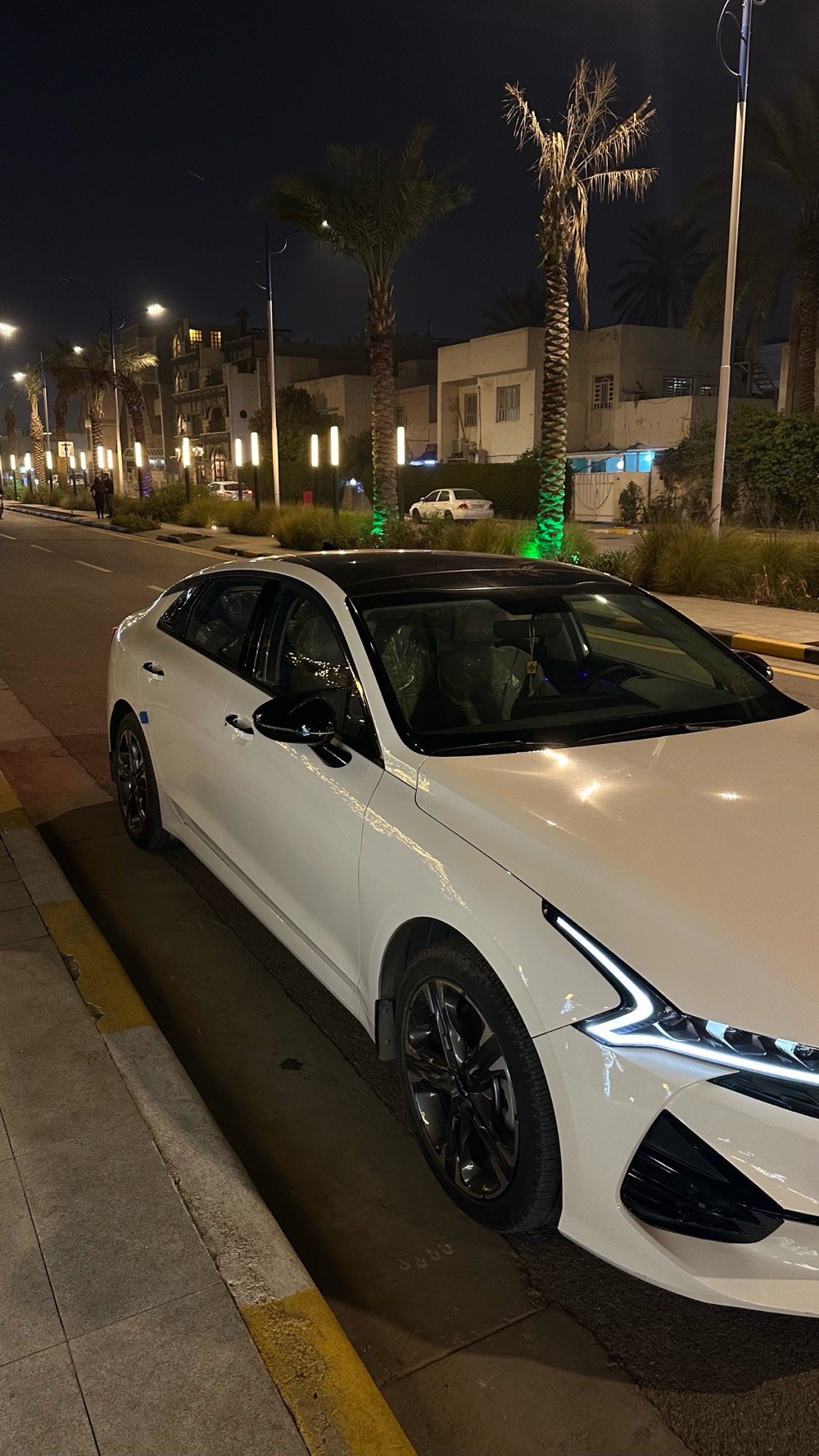 فول مواصفات Ex خليجي كشنات جلد وبنوراما ابواب دشبول مطعم صاج شاشة كبيرة تحكم ستيرن دخول ذكي وترحيب بصمة سايد بريك مكينه دوش 2.0 الفين كشن خزن ميموري كشن كهربائي شاحن لا سلكي ٤ مداخل usb قطعتين تبريد فول فول مواصفات كامرة خلفية بالبك وايضاً عند المشي اوتو هولد للازدحام 