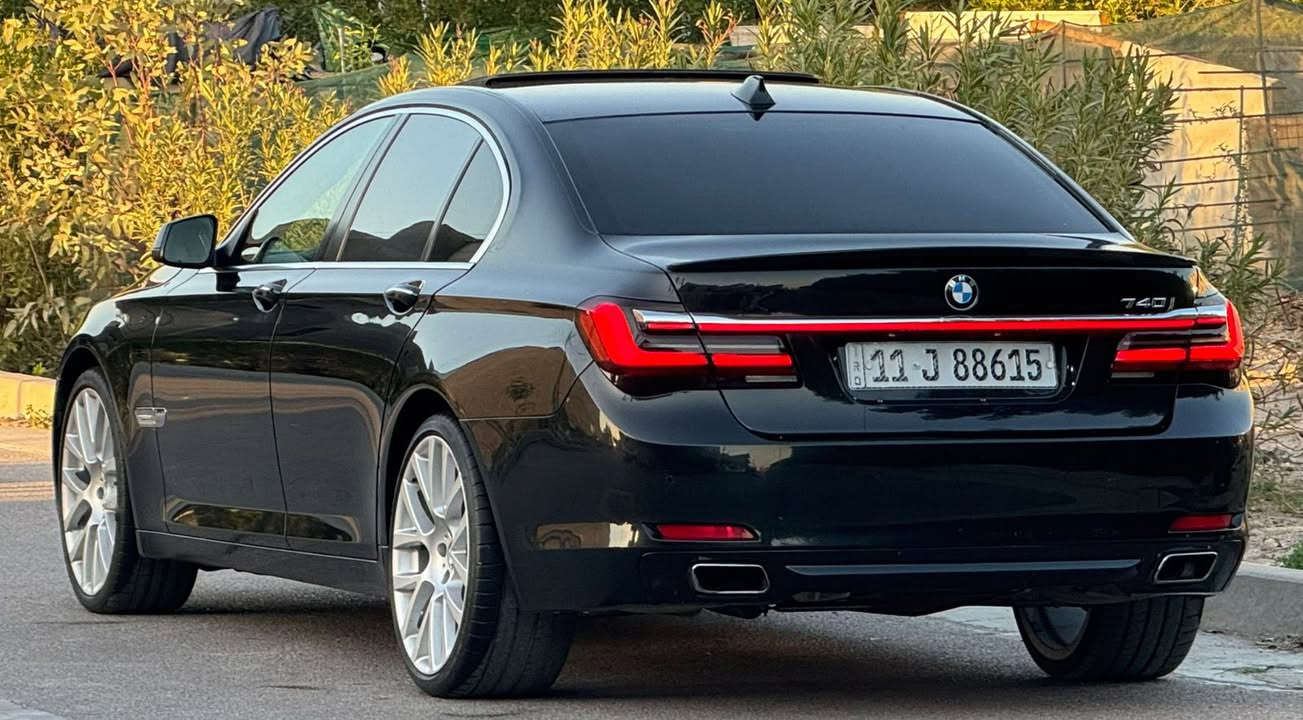 BMW 740 F01 2010  بي ام دبليو
خليجي / باب طويل
صبغ قطعتين فقط. بدون ضرر بدون حادث 
جميع الايرباكات سليمة
السيارة محدثة البجم 2015 و البك لايتات 2020
و داخل محدث شاشة و كيجات هم شاشة
المواصفات :
- فتحة سقف SunRoof
- صندوق كهرباء
- انارة ترحيب
- كشنات جلد + تحكم كهرباء
- كشنات امامية خزن Memory
- كشنات تدفئة امامي + خلفي
- بردات ابواب + بردة خلفية كهرباء
- دشبول خياط 
- ستيرن كهرباء
- مري قلاب 
- شاشة وسائط و ماوس تحكم
- حساسات اماميه / خلفية
- وضعيات قيادة Drive Modes
- هاند بريك بصمة 
رقم بغداد الجديد سنويه و هزه جدد تحويل مباشر 
محرك و كير جاهز صدر امامي خلفي جديد
السعر 168 ورقه ماكو هيج سعر بالعافيه للياخذها 
عنواني بغداد / الكرخ
***********
