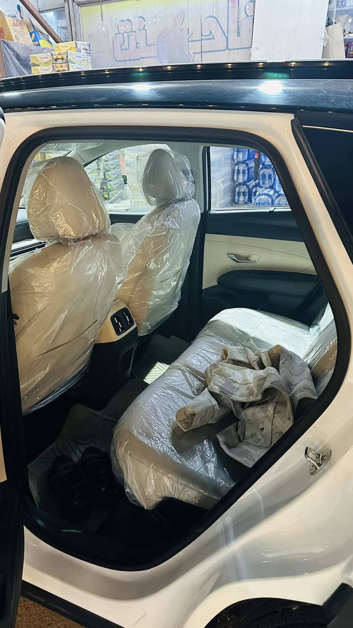 سلام عليكم توكسان موديل 2025 ماشيه 47  وارد خليجي مابيه اي ضربه سياره كدامكم مكان سياره بغداد تواصل هـ***********
