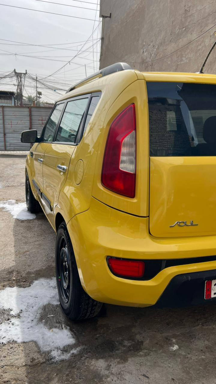 السلام عليكم كيا صول مديل 13 مكينه 2000دوش سياره فول ما عده لبصمه السيره ورد أمريكي ليبل واحد سيره مصفره هيه غرمان ما عليه رقم بغداد بسمي السيره  *********** مكاني بغداد
