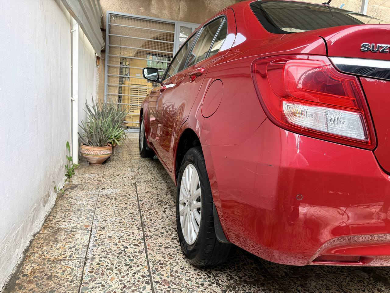 سوزوكي ديزاير .. فول مواصفات❤️❤️
2022 ياباني 
رقم  بغداد تحويل مباشر 
السيارة جديده جدآ مكفولة من الصبغ والتبديل والبارد 
ماشيه 55 ألف وكسر  فول مواصفات 
محرك 4 سلندر دوش 
بصمة تشغيل 
بصمه أبواب 
تحكم أستيرن
تبريد قطعتين 
مانع أنزلاق 
دبل أيرباك 
داخل بيجي
حساسات خلفيه 
مرايات شفط
جام كهرباء
شاشة كاميرا
السيارة وارد خليجي 
 سبير منازل 
مكان السيارة بغداد 
☎️☎️☎️
***********
