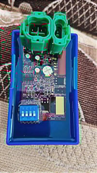 هذا الجهاز هو وحدة إشعال CDI رياضية  مخصصة للدراجات النارية، وتحديداً ...