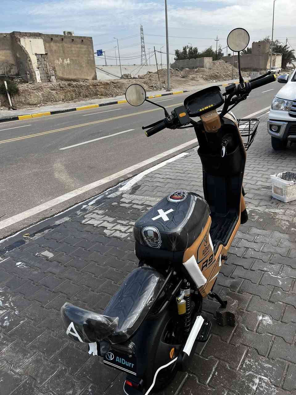 سلام عليكم دراجه شحن R9 للبيع
الدراجه كامله وجديده وبطاريات 32 امبير 2026 جدد المكان البصره السعر 500 وبيها مجال مكان البصرة *********** 
‏الوصل موجود
￼
