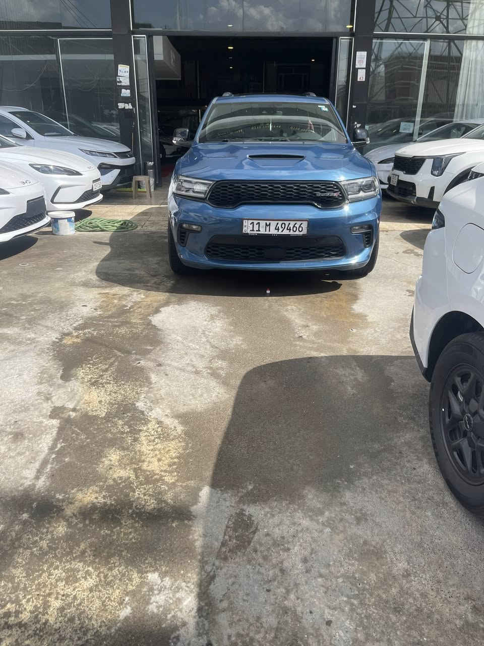 السلام عليكم  من رخصة الادمن المحترم 
دورنكو 2024 ار تي فئة تو ان گو فول مواصفات 
حساسات امامية خلفية 
رادارات امامية وجانبية
 كشنات خلفية منفصلة VIP كشنات تبريد وتدفئة / جلد 
تبريد 3 قطع فتحة سقف 
تدفئة مع كيرات بالستيرن 
انظمة قيادة 5 
الفچوچ برمبو 
تايرات طخم جديد قبل شهر
 ماشية 11 الف ميل 
بيها ادامة قبل اسبوع كاملة السيارة 
حادثها سرقة 3 قطع امامية مشدودات اصليات ومصبوغات نفس اللون 
بيها قيادة حلوة كلش محرك 8 سلندر 
السعر 33 الف دولار وبيها مجال بسيط 
عندك علم الزيرو نفس المراصفات ونفس النظافة ب48 الف دولار 
الشراي يتصل او يراسل واتس 
***********
