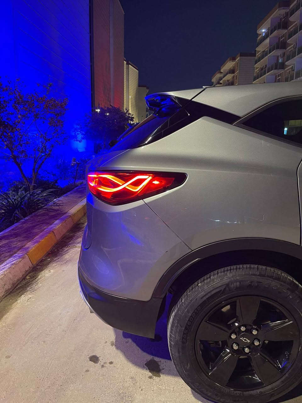 ‼️‼️نوع السياره  /Blazer 2023
رقم السياره / اربيل مسجل ب اسمي
مكان السياره /بغداد الكرخ
عداد المسافه /48 الف كم
المحرك /4سلندر 2000 تيربو
السعر /210$
‼️‼️حادث السياره /
كما موضح بلصورة خفيف جداً
موجود سونار
‼️‼️مواصفاتها /
داخل جلد
تشغيل عن بعد
بصمة
وضعيات قيادة متعددة
AWD
رادار امامي
تحديد مسار
ويل اسود
السيارة جديدة مناقصها اي شي
📞☎️رقمي *********** واتساب
مكلف بالنشر
