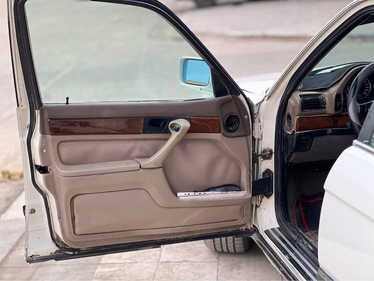 السلام عليكم

بي ام ٧٣٥ رقم اربيل دولي تحويل او وكاله

موديل 1991 اصل

كير محرك يشكن الكاع

تخم ويل وتاير جدد

فتحه ثلاث حركات شغاله

كهربائيات شغاله 

مكفوله من ضربه بلاديه

داخل كله جديد خارج نضيف السياره نجف مناذرة

بيع او مراوس بخفاش سعر 52 وبيها مجال

رقم الهاتف *********** النجف, العراق
