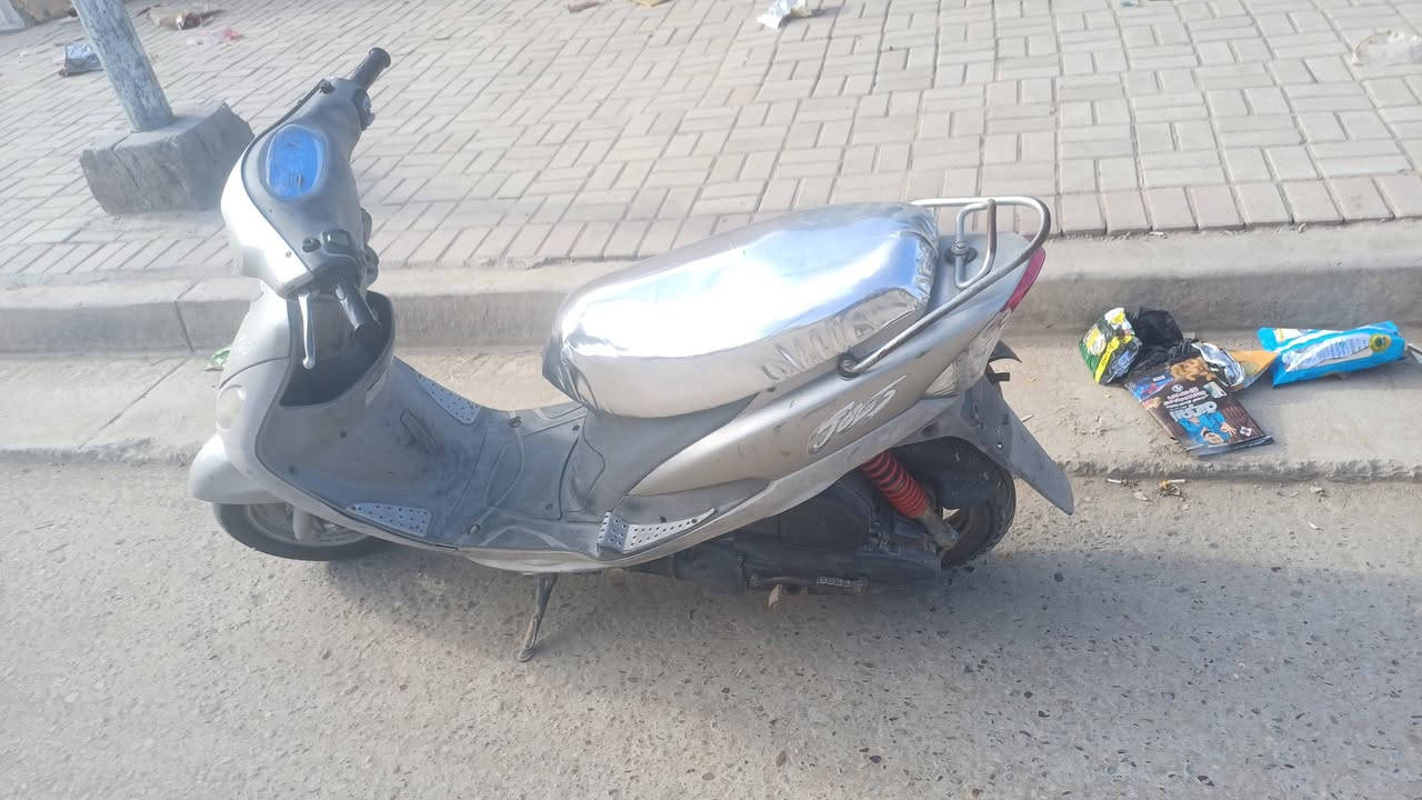 دراجه ماكس منغولي .حاويه .تاير خلفي جديد اصلي باله .باتري جديد لايت زنون وشمسي هورن صافره .كشن مغلف ..كفاله محرك من الفتح سبانه ممحطوطه عليهن ..***********
