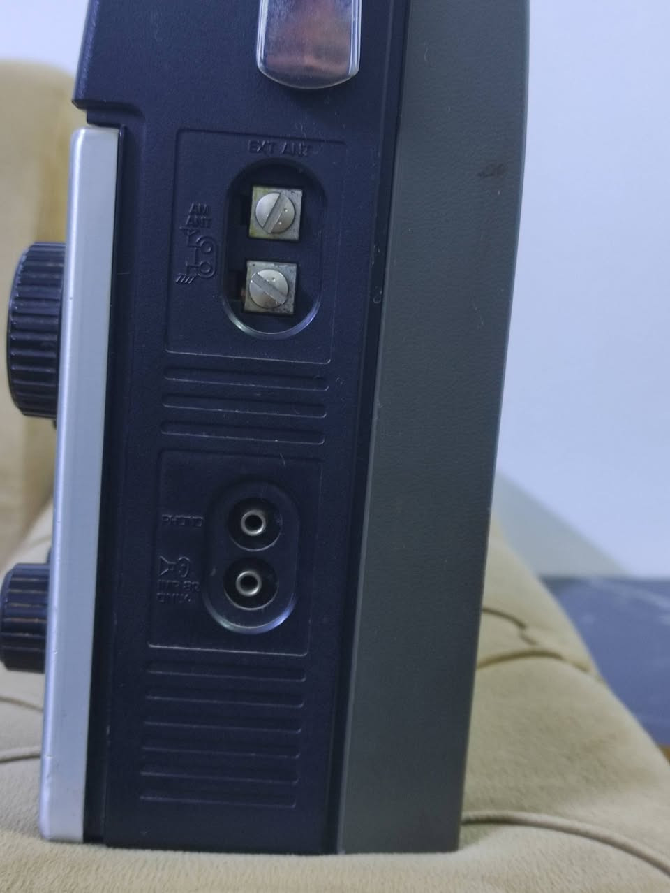 سلام عليكم راديو ناشانول باناسوك نضافه 98%شغال باتري كهرباء 4باتري كبير  يحتوي على 5موجات سحب ممتاز يوجد توصيل لجميع المحافظات ***********
