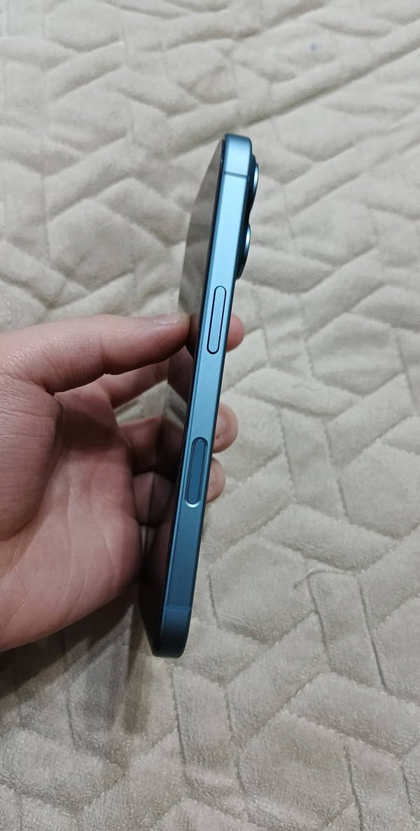 iPhone 16
للبيع استخدام قليل اخو جديد نظافة 100 بل 100 خدش مابي ابد استعمال شخصي الكفرات ويا وكيبل الاصلي معا 
سعر 930 الف وبي مجال سبب البيع محتاج فلوس تواصل خاص او الاتصال على ***********
نموذج M
 ذاكرة 128
بطارية 100 
عدد الدورات 19 
ضمان الشركة ووصل الشراء
