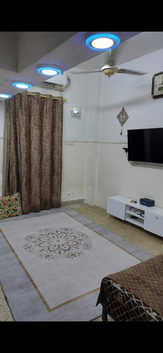 🏠 دار للبيع 
المساحة 105
النزال 15 الواجهة 7 
مسلح + بناء قديم وليس حديث نظيف قابل للسكن 
الطابق الاول 3 غرف وخدمات +طرمة جبيرة
الطابق الثاني غرفه + تكملة غرفتين ساندويج وخدمات 
وسطح 
للاستفسار *********** 
المكان حرية ثانية الفرع المجاور دائرة الكهرباء 
السعر 200 قابل للتفاوض
