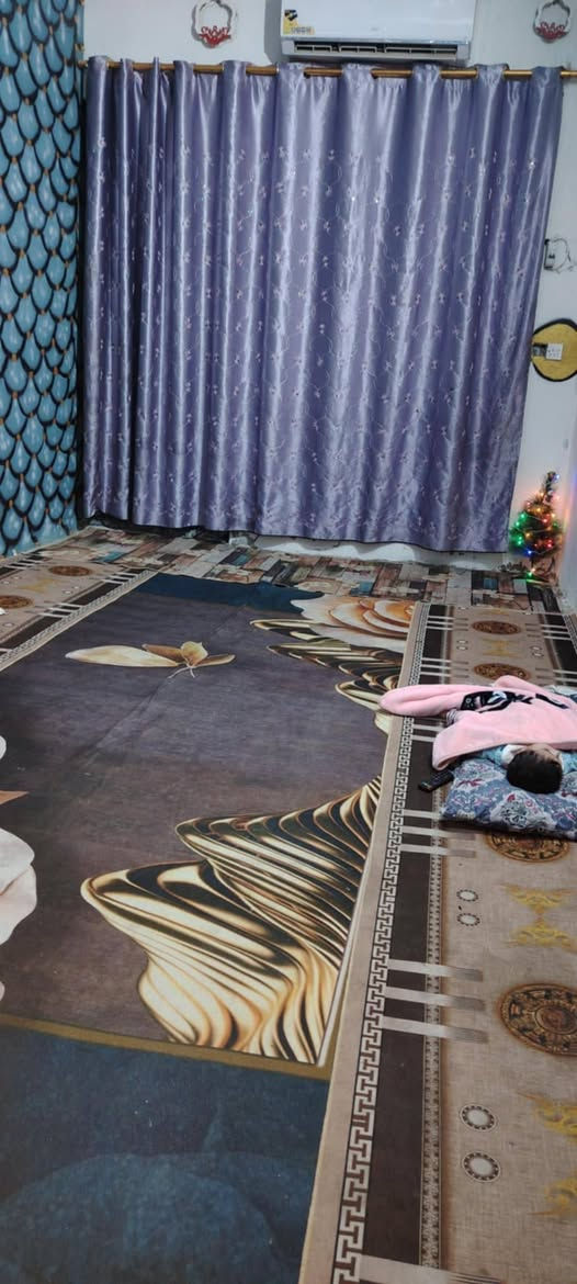 سلام عليكم بيت للبيع طابو زراعي 130متر بيت جاهز للسكن حي الكرار قرب شارع 30السايدين بلفرع غرفه وصاله ومطبخ وستقبال خدمات مي كهرباء مجاري جاهز مكلف بلنشر *********** سعر 30بي مجال قليل
