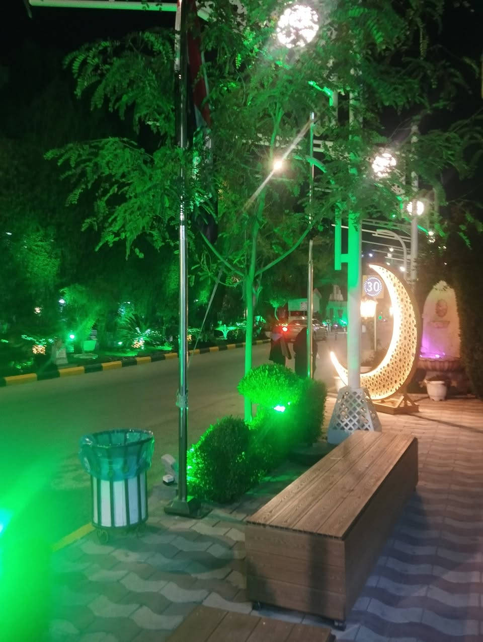 اعزائي ٥٠ م وجه ٧ م  ٥ طوابق والسادس قيد الانشاء  هيكل درجة اولى اعمدة جسور مسلح تصميم هندسي حديث+مكان مصعد جاهز للتنصيب  كل طابق يحتوي على غرفة وصالة ومطبخ وصحيات يحتاج تشطيب في شارع محمد الامين ص فرع ابو نبيل وابو سلطان عن المخيم والحرم ٥ دقائق مشي فقط يصلح فندق وحسينية ***********
