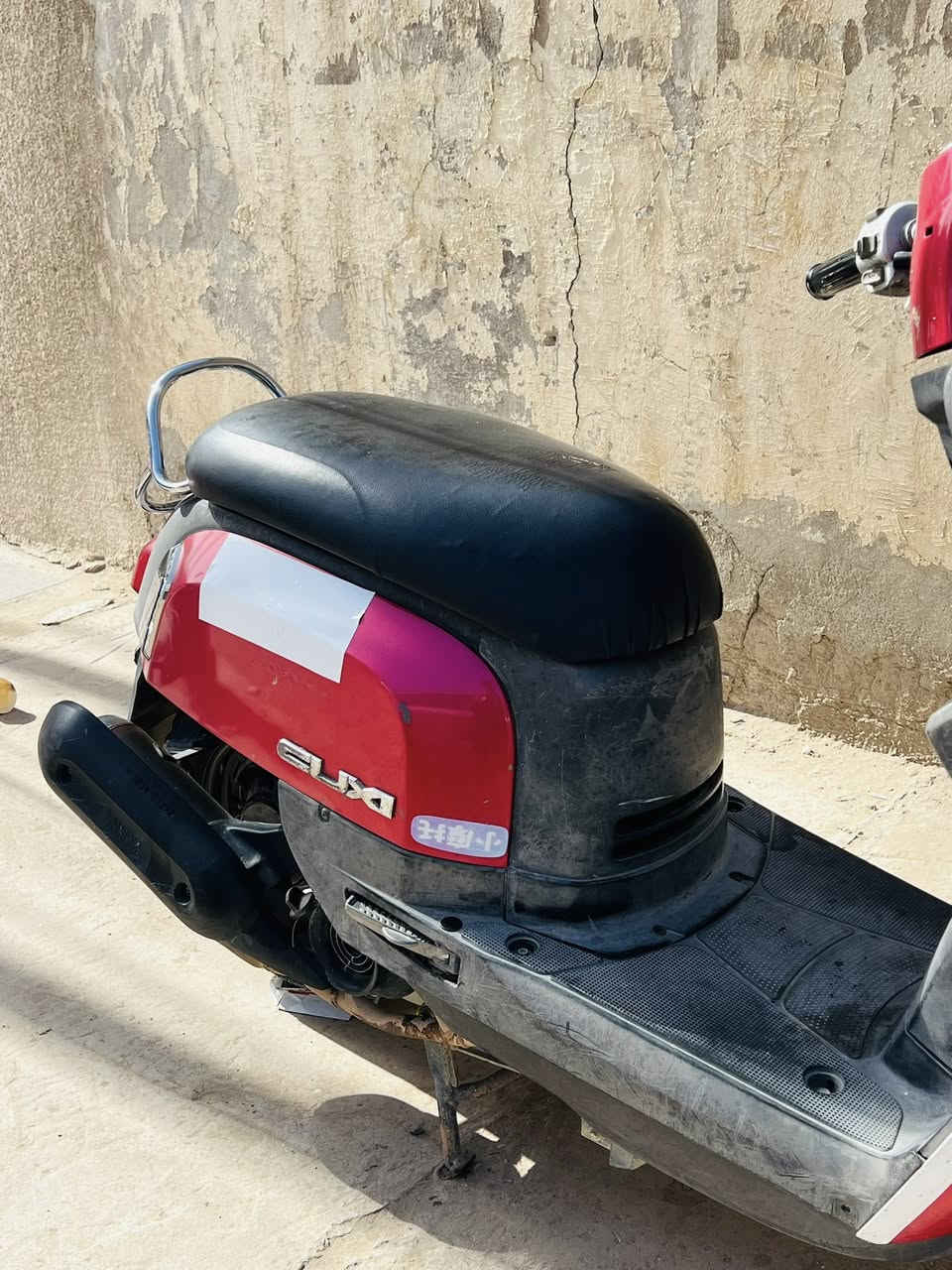 سلام عليكم ماكس بوليس للبيع نوزل مو كابريتر دراجه اخت رمبه نضيفه كلش نامعه ومكينه خرسه لا تنقيص ولا تبخير كلجات جدد شلعه ومعدل فول كهربائيات كلهن شغلات السعر 650 
الرقم ***********
