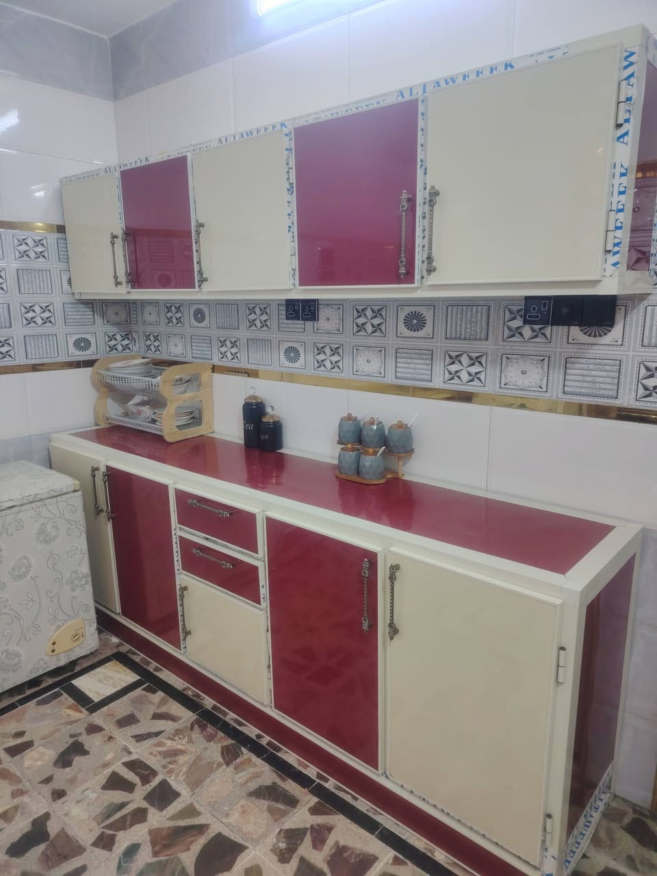 كاونتر +طباخ الكريازي للبيع بغداد مدينه الصدر ***********
