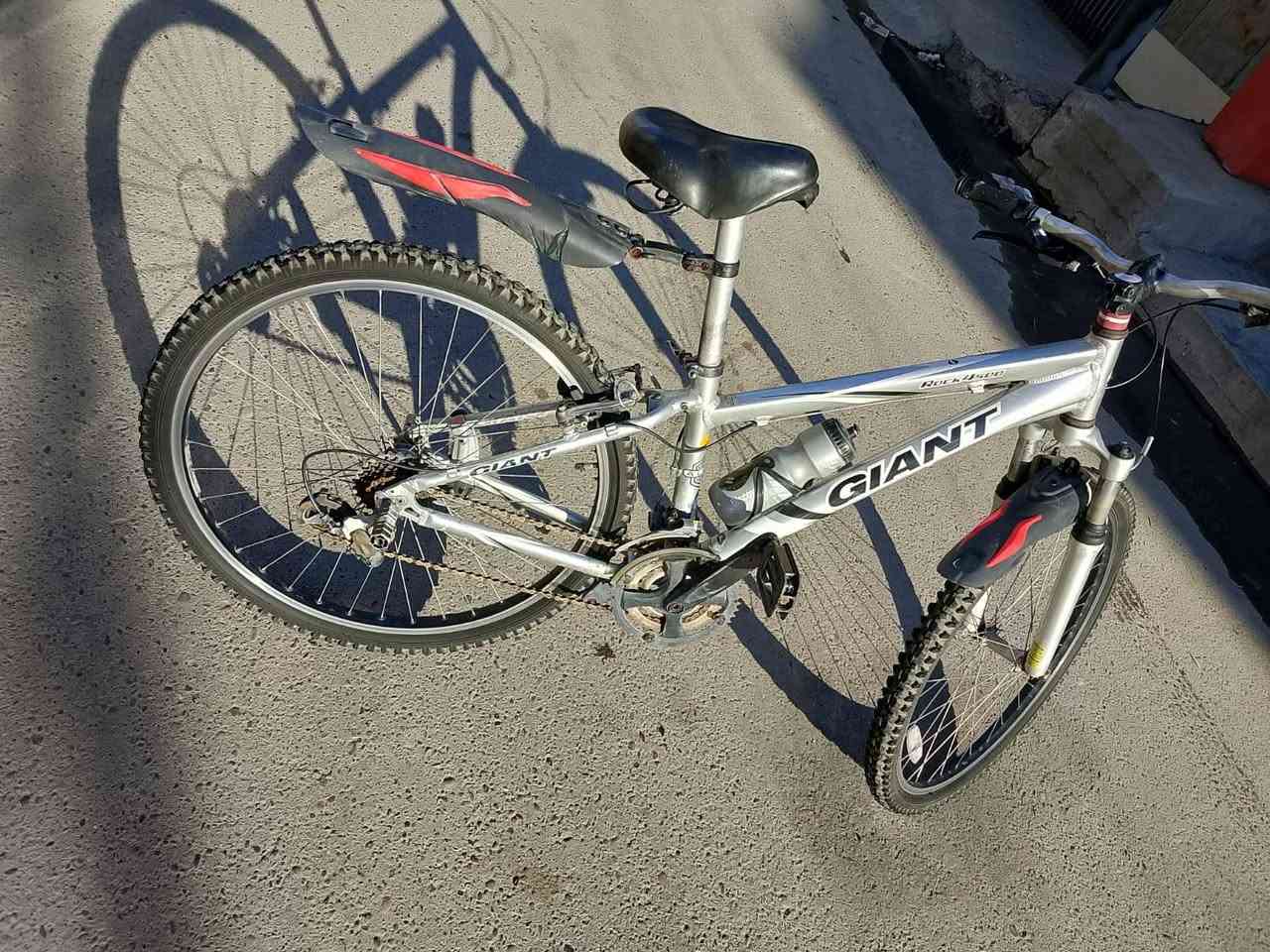 بايسكل اللمنيوم تايوانيGiANT/26/ للبيع نضافة فول أي نقص مابي 
السعر 150الف بي مجال بسيط 
بغداد حي الجهاد 
***********
***********
