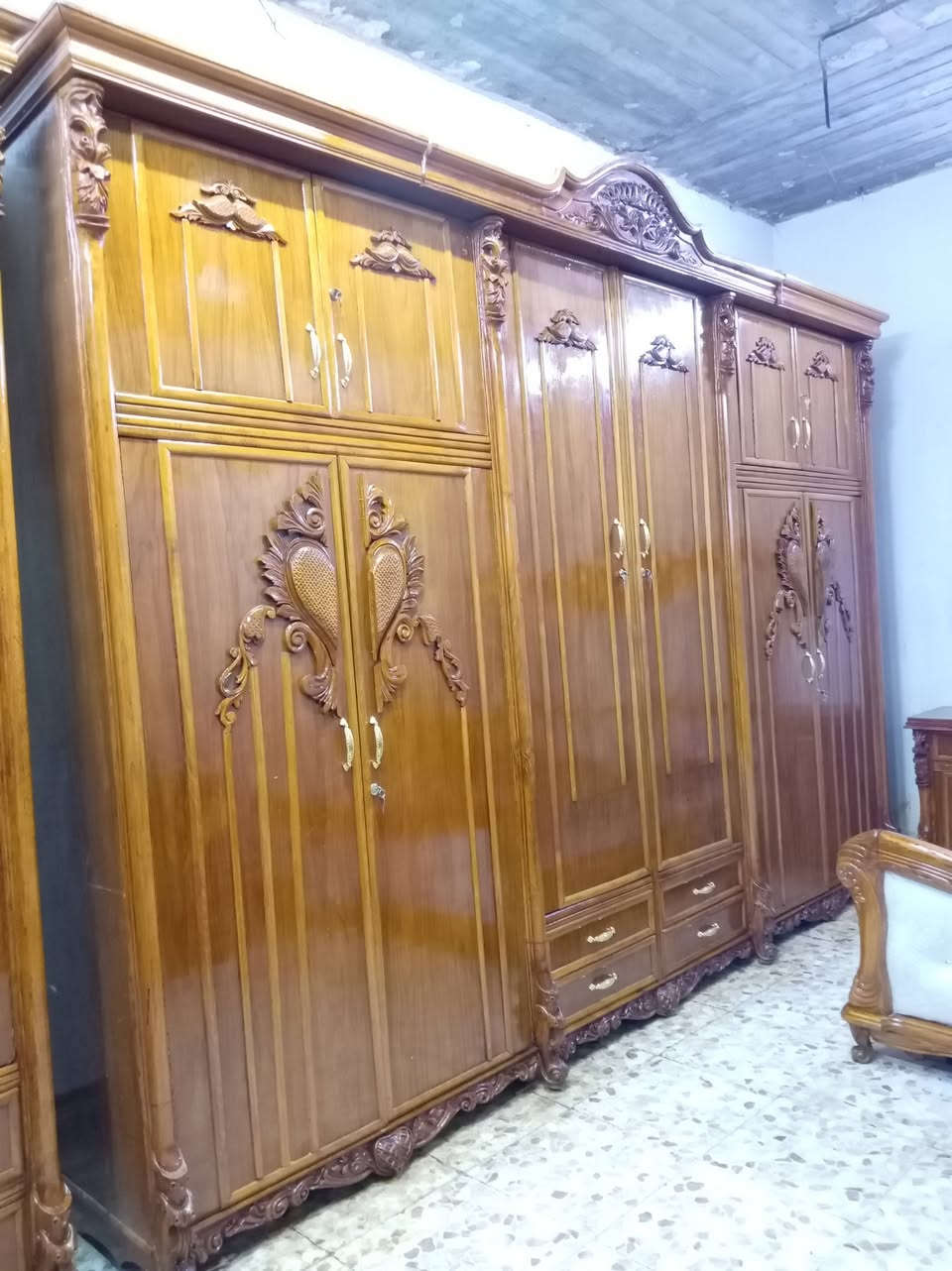 مكلف بلنشر غرفه تسكام نجاره صاج درجه أولى زان مصري جعب الغزال سبع قطع مليون و300 وبيه مجال مكانه حله للإستفسار الاتصال بلرقم ***********
