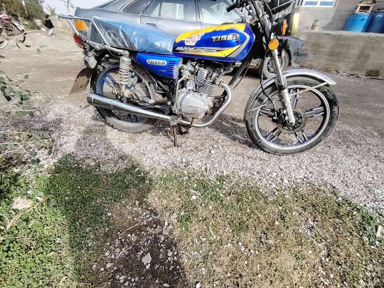 السلام عليكم دراجه للبيع موديل 21 سيفان مامفتوح السعر 450 وبيها مجال مكاني صلاح الدين بيجي *********** بي واتساب
