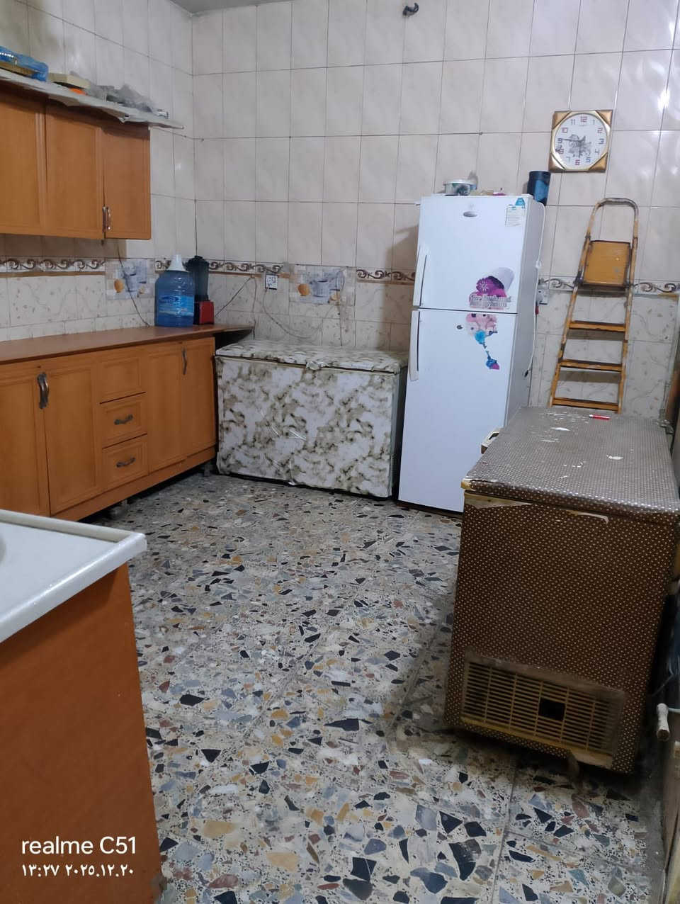 بيت لبيع في مدينه الصدر قطاع 52
طابقين أربع غرف فوقك 
لتواصل ***********

