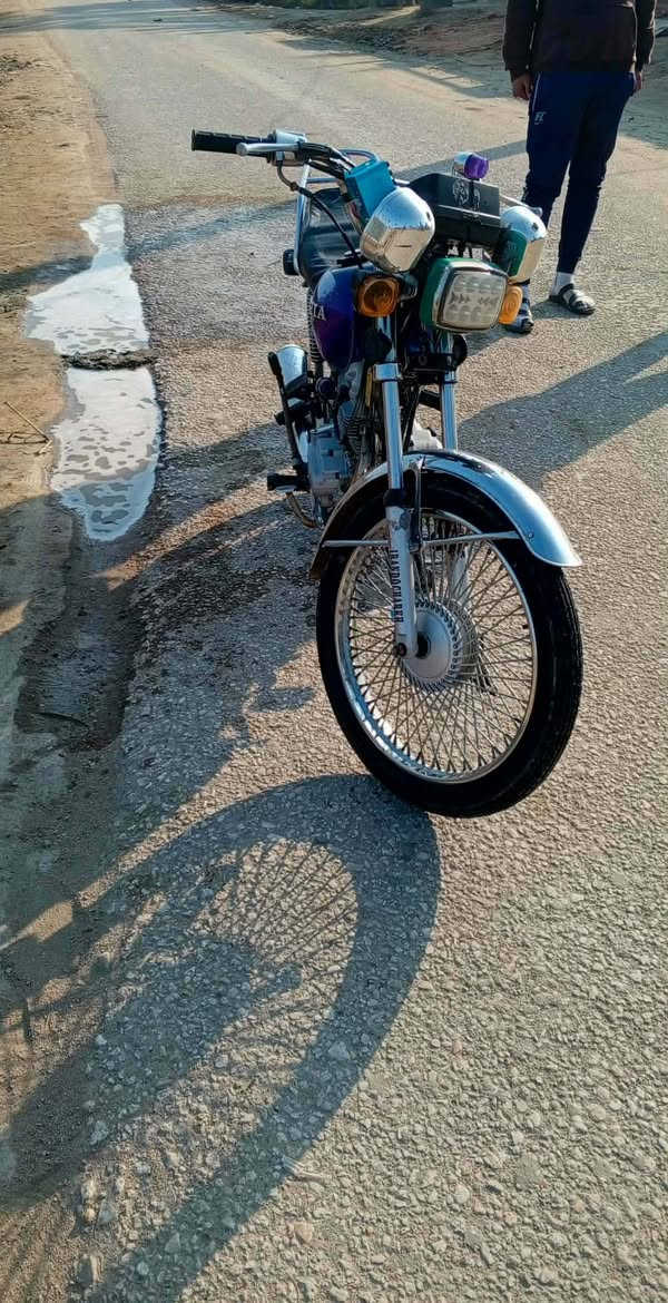 سلام عليكم دراجة  للبيع كلك كلك دراجة نضيفه موديل 21
دراجة ما مفتوحه 
السعر350   وبيه مجال بخدمت الشراي 
المكان نجف مشخاب 
رقم الهاتف ***********
خاص متواجد
