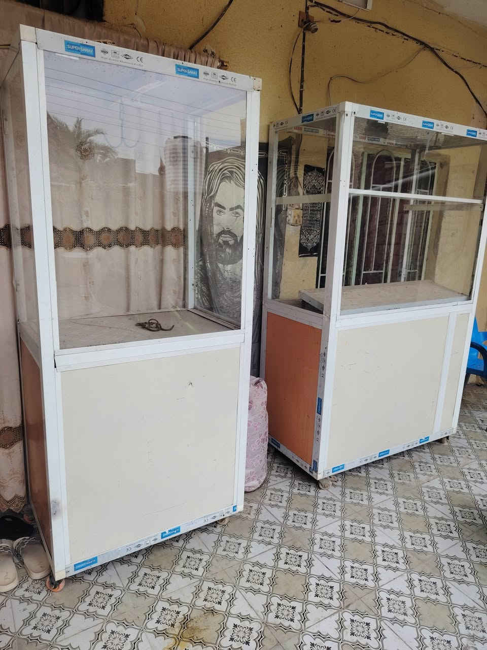 سلام عليكم غراض مال مطعم او كافتريه للبيع شوايه كبيره مال دجاجه وجام خانه العدد ٢ومكيته حجم ٣٢ وطباخ ابو العنين وكابسه ومال هبنكر الاستفسار عله الرقم ***********
