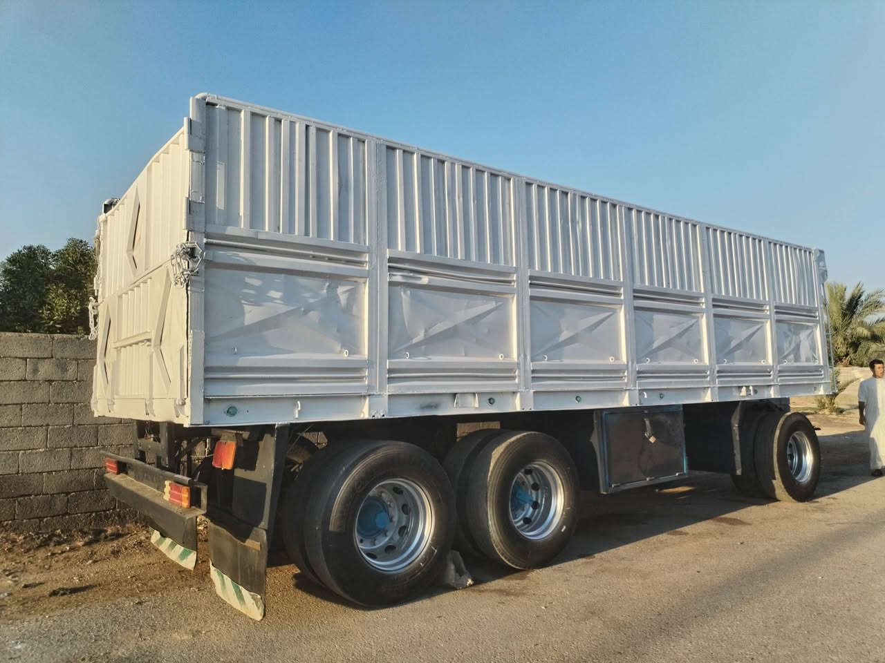مقطوره البيع طول ٨ متر
نجمه وكيربي شاصي عمل
دناكير 14 براد رتفاع ١٧٥
كامله هواي كهربا تايرات
باقي التفاصيل ***********
مكانه ديالى خان بني سعد
