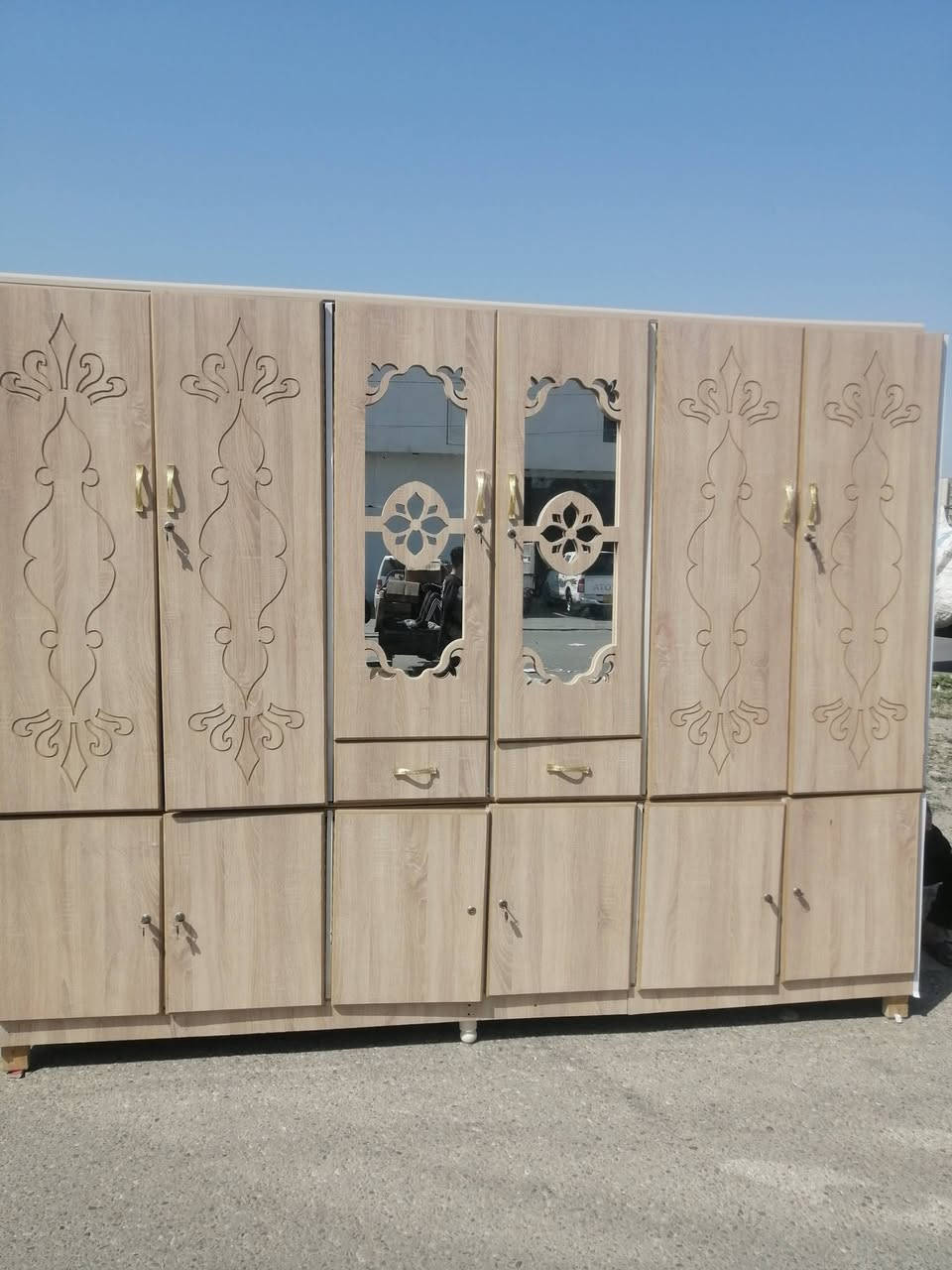 معرض قياس 3 امتار قطعتين للبيع سعر ١٥٠ اتصال ***********
