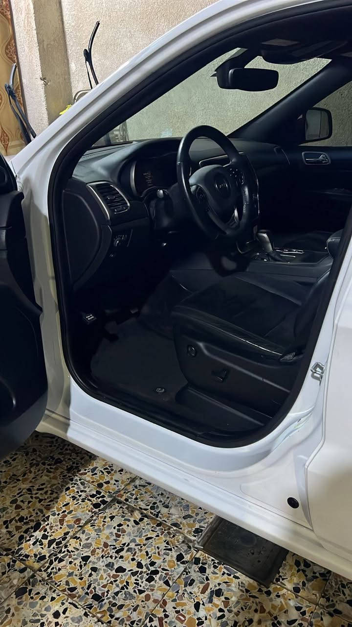 جيب جراند شيروكي موديل 18 مرمز 23 رقم باسمي ورقم بصره الانجليزي
حادثها شاملق الايمن صبغ فقط بدون ايرباك صور الحادث بالمنشور فتحه تحكمات كشنات جلد تو يل دفع خلفي
مكان السياره البصره
للاتصال 
***********
