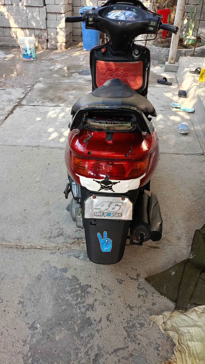 سلام عليكم دراجه فراشه لبيع درجه جاهزه مانقصه شي مفتوحة مره واحد دراجه مال واحد جناي نقصه بس باتري مكان دراجه بصره قضاء المدينه باهله رقم الهاتف ***********
