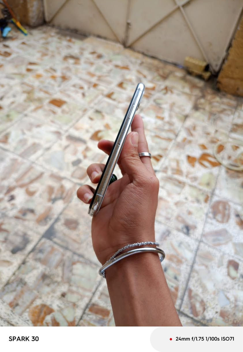 السلام عليكم عندي ايفون اكس اعادي نضيف الجهاز ذاكرة ٦٤ مادري شمبدل بي الجهاز الجهاز كله شغال عده السماعات متحركات مدري الجهاز اوبي فطر زغير مامبين الجهاز بعد كله شغال العنوان بغداد الامين الثانيه :رقمي ***********قيم وخذ بل يرضه بي لله
