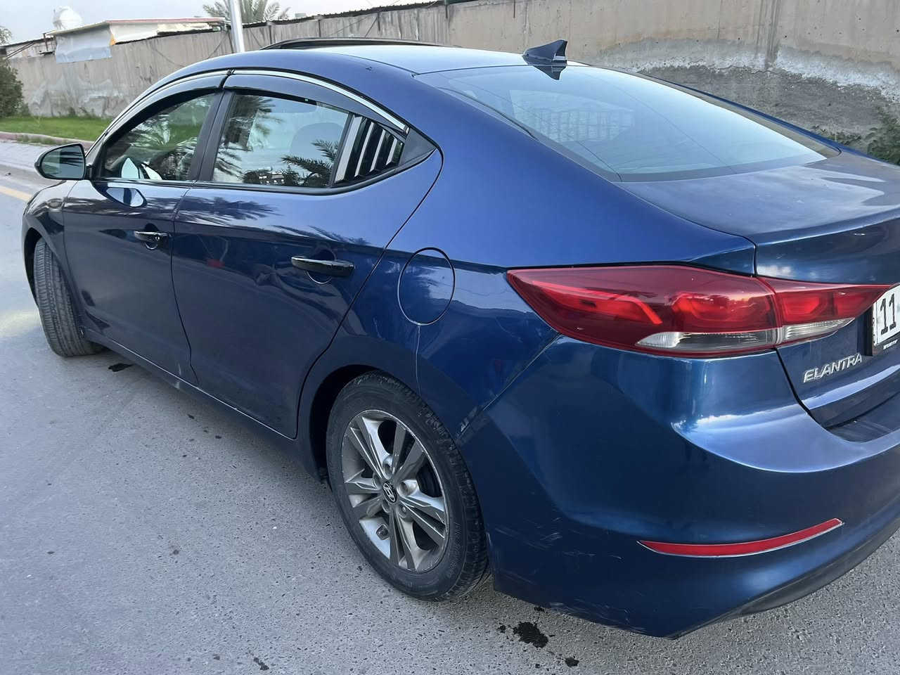 مواصفات :فول 1/1 موديل 17
١.بصمه تشغيل وبصمة ابواب

٢.فتحة سلايد روف مع شاشه

٣.محرك ٢٠٠٠ دوش مكفول وكير مكفول

٤.تحكم ستيرن

٥.رقم بغداد

٦.حدادية بحالة جيدة

٧.باتري جديد

٨.تدفئة كشنات 

٩.السيارة ماشية 175الف 

١٠.لايت زنون..

١١.مراية وسطية ذاتية التعتيم

١٢.وارد أميركي ضررها جامع السايق فقط صبغ بنيد وقبق جنطه اثر جراد بدون حادث

13-رادرات جانبية خلفية وبعد هواي موصفات ما ذكرتها

١٥. السعر 120   للاتصال *********** مكاني بغداد العامريه
