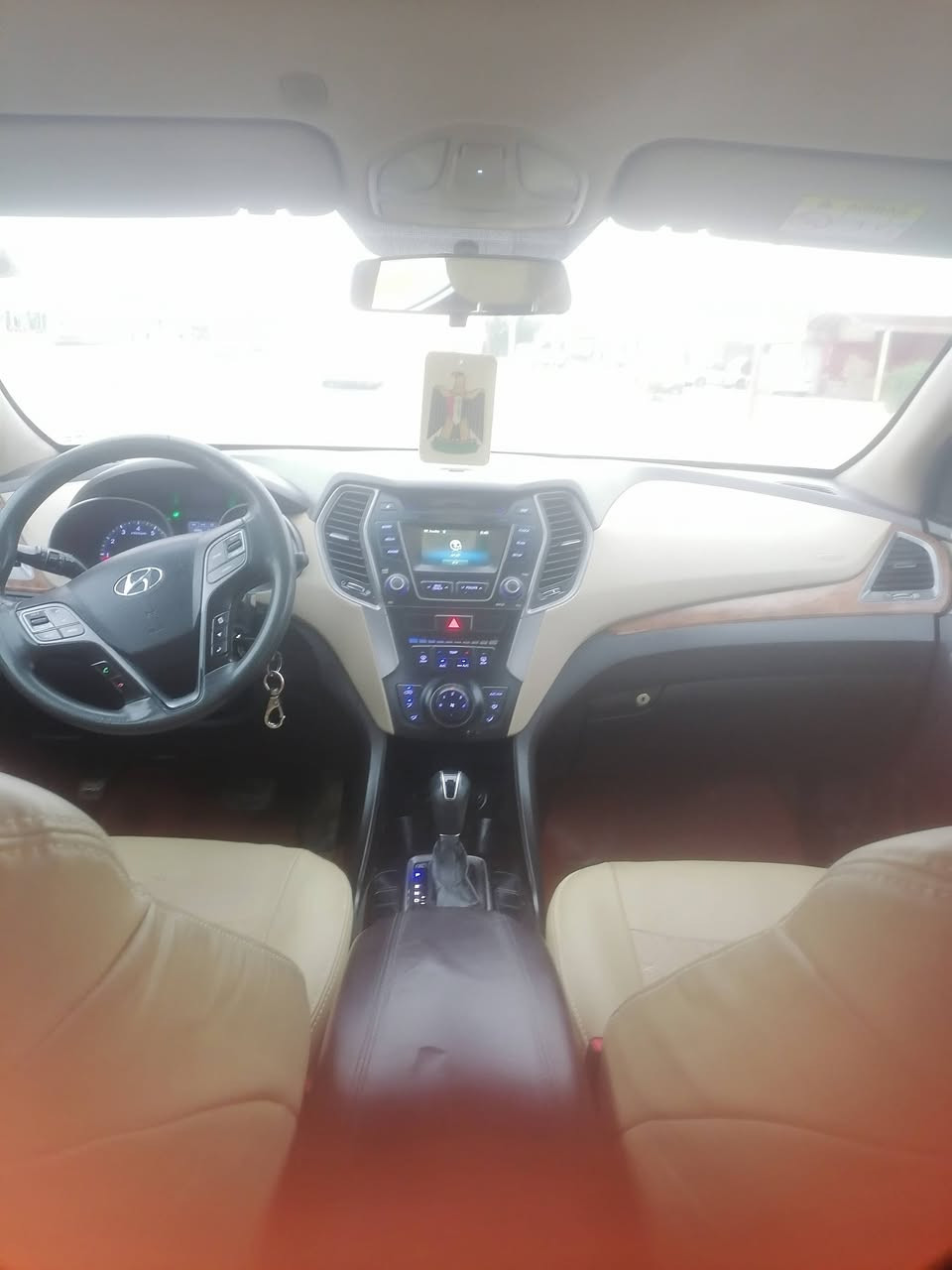 السلام عليكم ((بيع فقط)) 
هيونداي سنتافي 2015 خليجي محرك 2400  ( مكينه او كير ما مفتوحه مكفول لا تنقيص ولا تبخير ولا أي صوت) رقم واسط مداور ثاني يوم السونار داخل المنشور 
3 قطع تبريد 
7 راكب  ، مقاعد جلد 
حساسات خلفية 
تحكمات ستيرن فول 
انضمه قيادة 
نضام ايكو اقتصادي 
انارة LED 
تخم تاير جديد
باتري جديد
صدر امامي خلفي جاهزة

للتواصل مراسلة او الاتصال على الرقم 
***********
 مكان الديوانية
