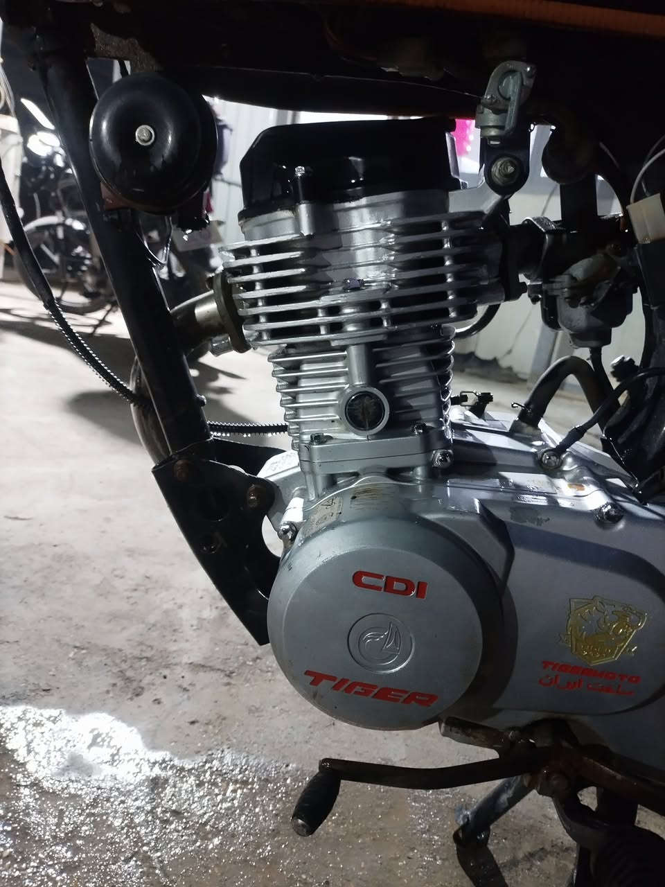 سلام عليكم اخوتي تايكر مديل 21 دراجه شلعه ومعدل دراجه حلوه كلش كل كهربائيّة شغاله هورن سيدان دراجه مال جناي اوراق  ماذب عليه ربع 
مكاني حله شارع 80 شراي يتصل واني بخدمته سعر 450وبيه مجال قليل 
***********
