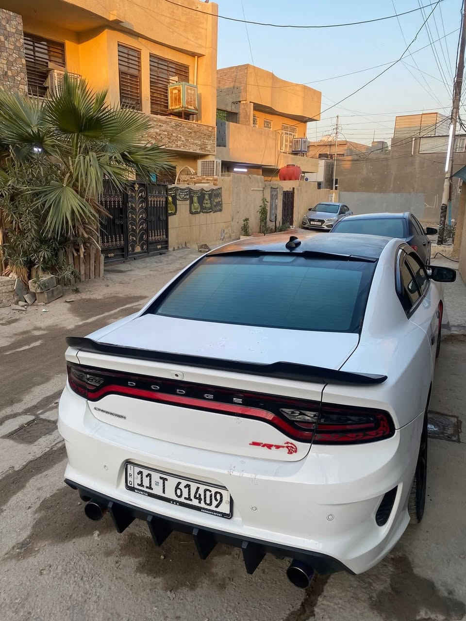 السلام عليكم
جارجر 2016 R/T دايتونا 

محرك5700 

مواصفات الجارجر العاديه 

بصمه 

كشن كهرباء 

رادار جانبي 

كشنات تدفئه

 
شفتات ستيرن 

.

الإضافات 

تحديث كت كامل srt

دواخل كاربون فايبر 

دبات ريمونت صوت رعب 

.

ماشيه 90

السياره ستوك لا مشتغله خط 

ولا داخله استعراض 

.

السعر 172

بيع او مراوس 

مكاني بغداد / البياع 

***********
